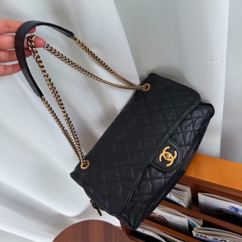 絕版限量出售🤩Chanel黑金皺摺牛皮菱格紋機場斜挎單肩包-9
