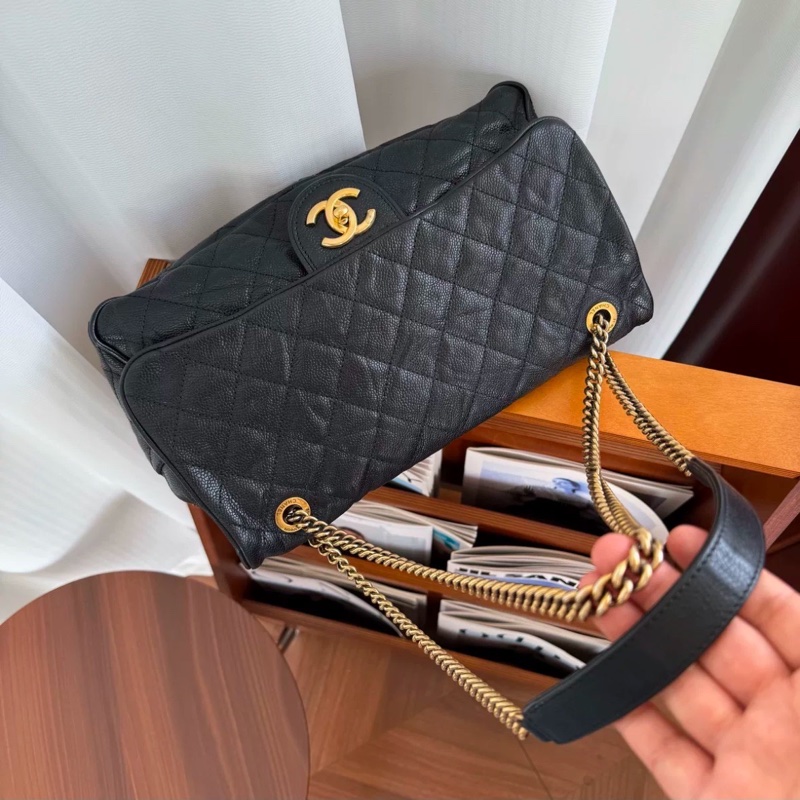 絕版限量出售🤩Chanel黑金皺摺牛皮菱格紋機場斜挎單肩包-13