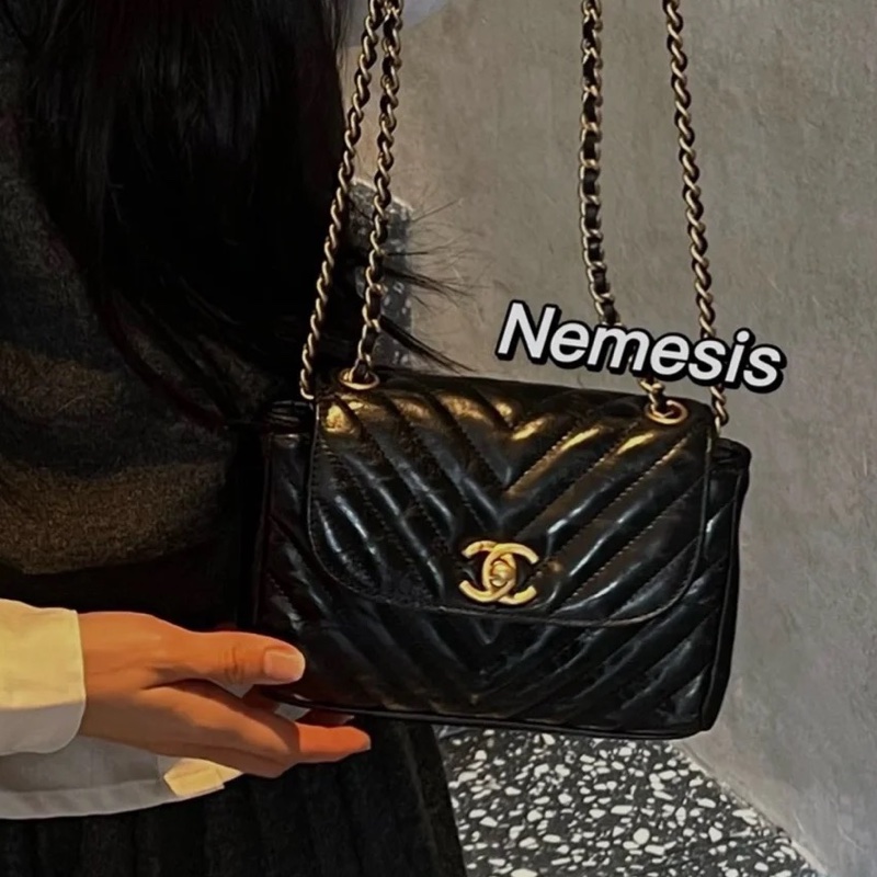 🈶保卡購證🤩Chanel黑金油蠟皮倒v紋口蓋方胖子手提單肩斜挎包-1