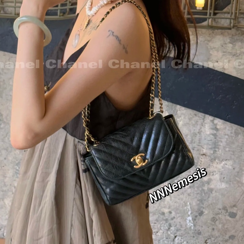 🈶保卡購證🤩Chanel黑金油蠟皮倒v紋口蓋方胖子手提單肩斜挎包-5