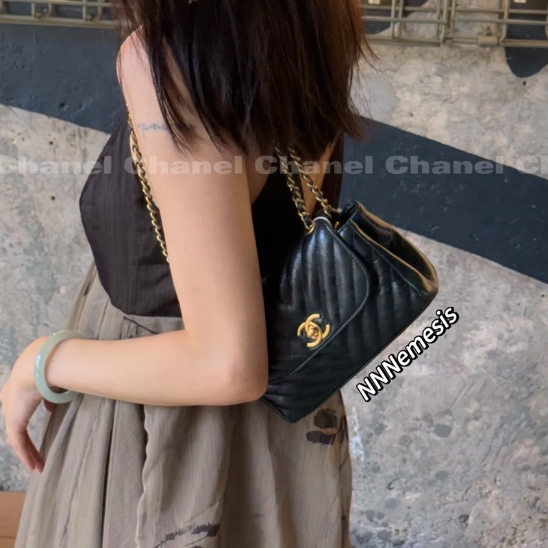 🈶保卡購證🤩Chanel黑金油蠟皮倒v紋口蓋方胖子手提單肩斜挎包-6