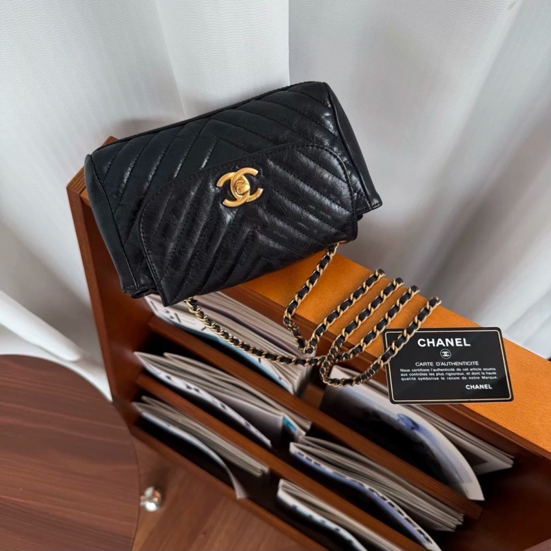 🈶保卡購證🤩Chanel黑金油蠟皮倒v紋口蓋方胖子手提單肩斜挎包-11