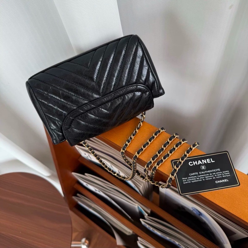 🈶保卡購證🤩Chanel黑金油蠟皮倒v紋口蓋方胖子手提單肩斜挎包-12