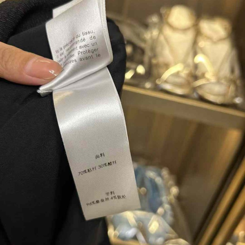 Gucci 短裙 尺寸36碼 腰圍約72 放著沒甚麼穿很新-4