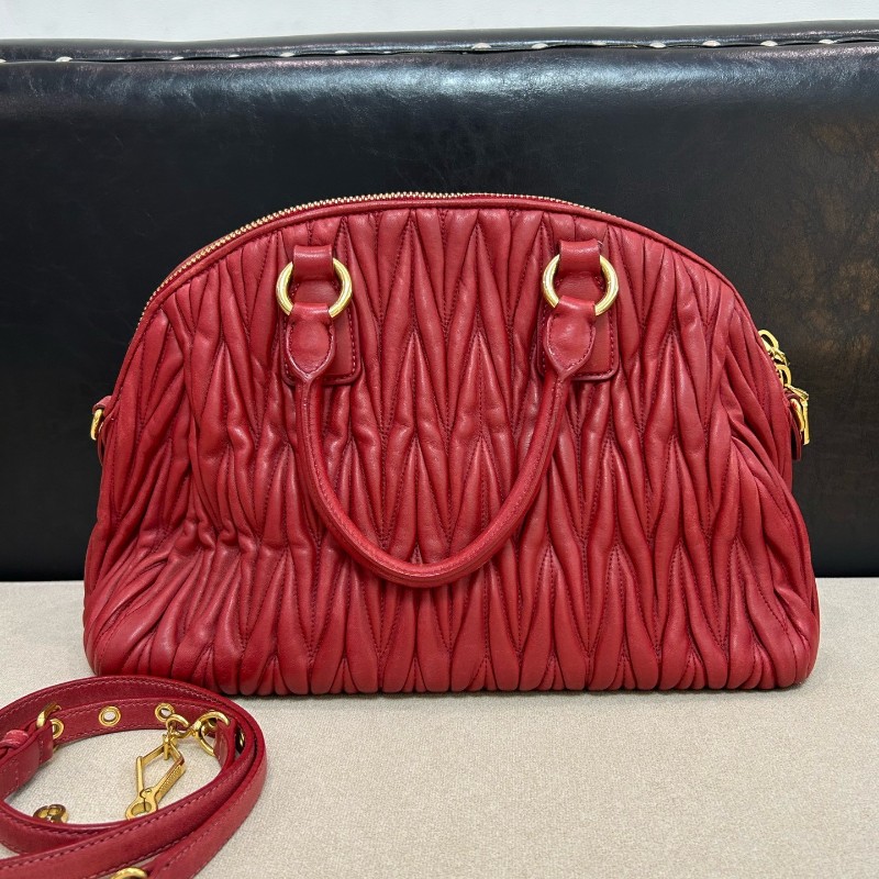 Miumiu  紅色褶皺手提包羊皮 可肩背斜背-1