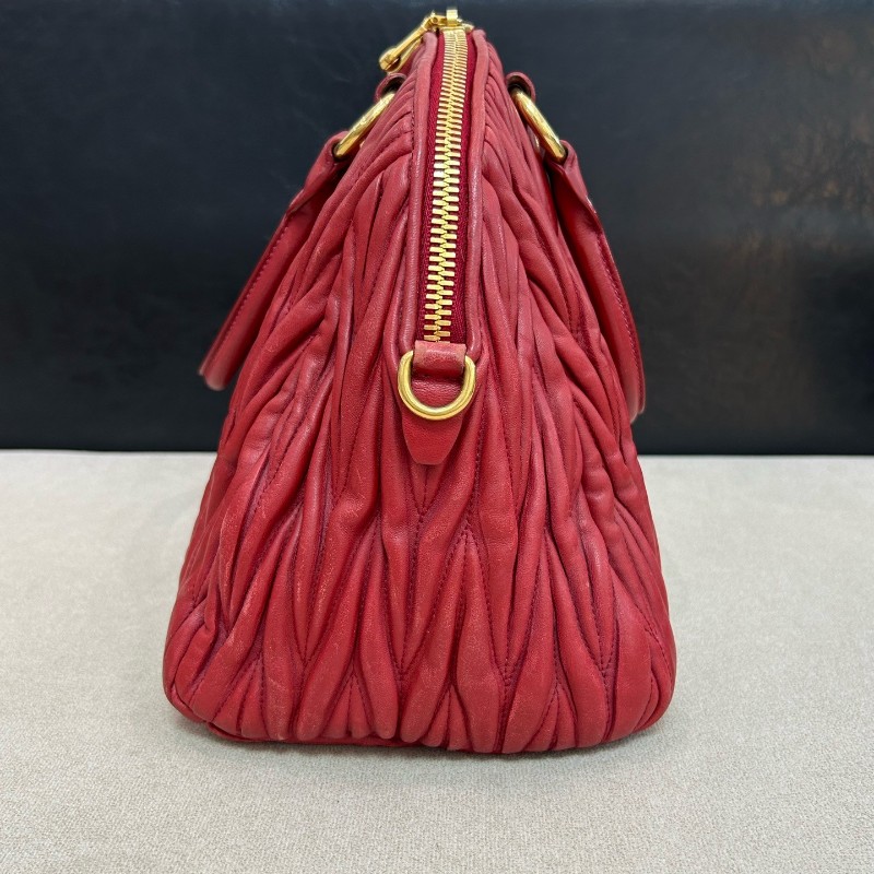 Miumiu  紅色褶皺手提包羊皮 可肩背斜背-3