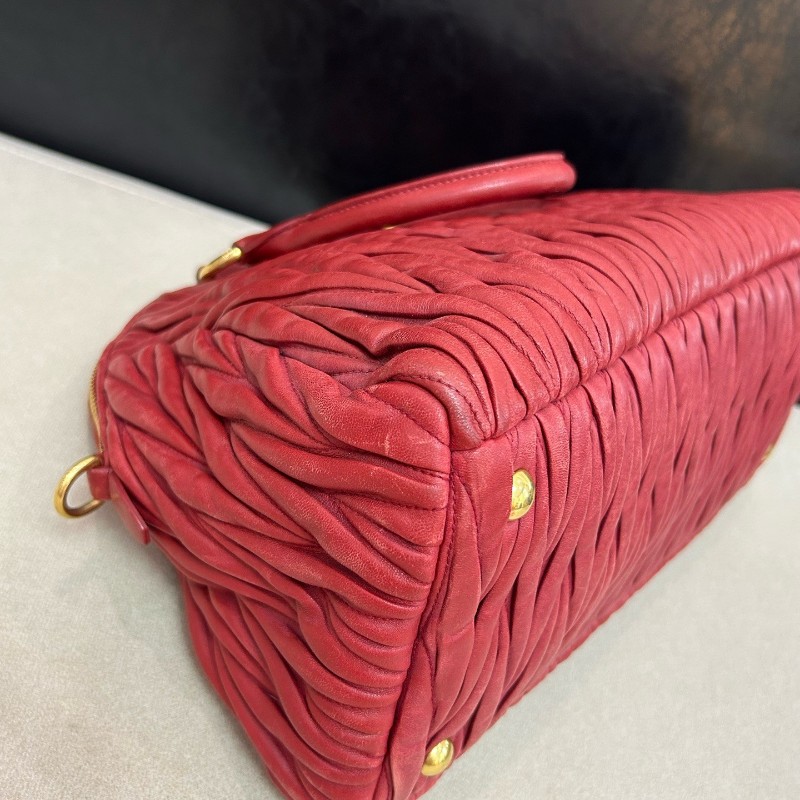 Miumiu  紅色褶皺手提包羊皮 可肩背斜背-5