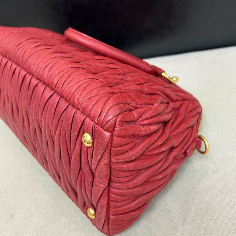Miumiu  紅色褶皺手提包羊皮 可肩背斜背-6