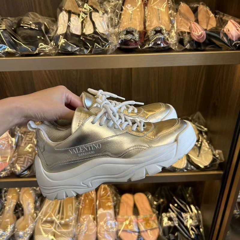 VALENTINO 板鞋 尺寸36.5碼 很新 很輕巧的一雙-1