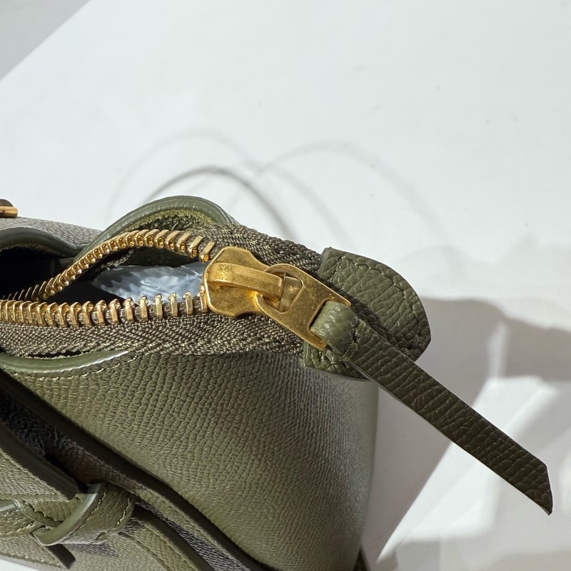 Celine 新標鯰魚nano墨綠色荔枝紋牛皮搭配金色五金 手提包 肩背包-13