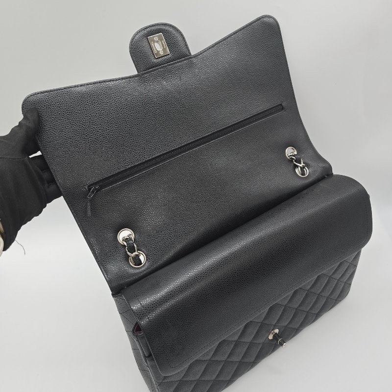 (專櫃41 萬♥️小編精選)CHANEL 香奈兒 經典口蓋 荔枝牛皮 Maxi 33cm 鏈條包|🈶️配件齊全|男生也可以的超霸氣尺寸|-7