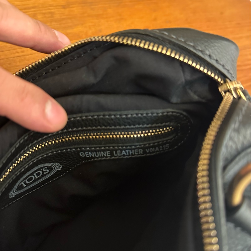 TODS 黑皮革前三口袋手提包-10