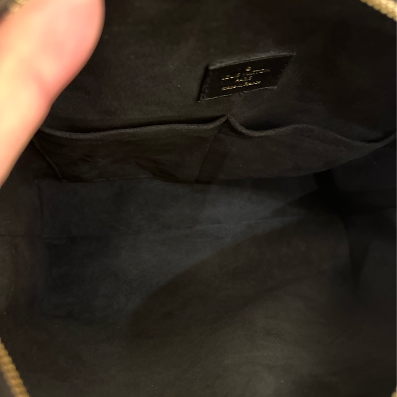 LV 淺花紋上黑皮革手提兩用包-11