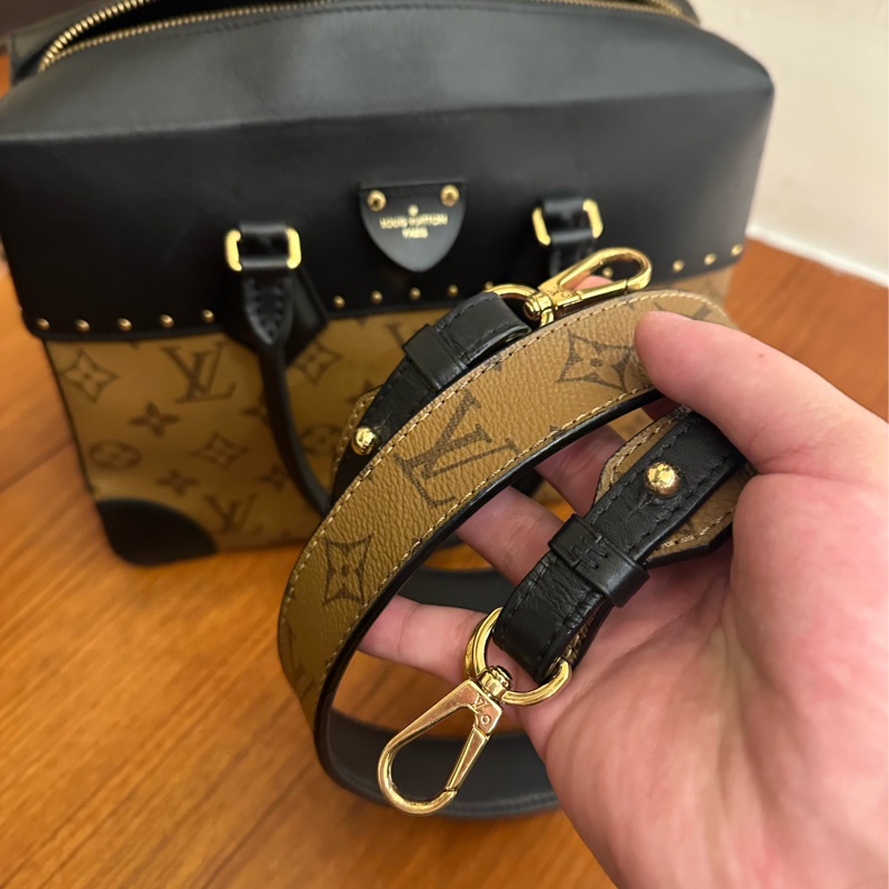 LV 淺花紋上黑皮革手提兩用包-12