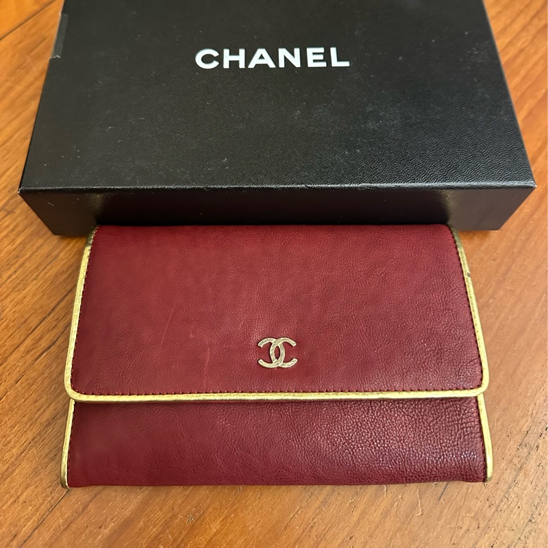 CHANEL 酒紅皮革金邊釦式中夾 超美💕-0