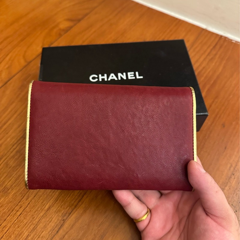 CHANEL 酒紅皮革金邊釦式中夾 超美💕-4