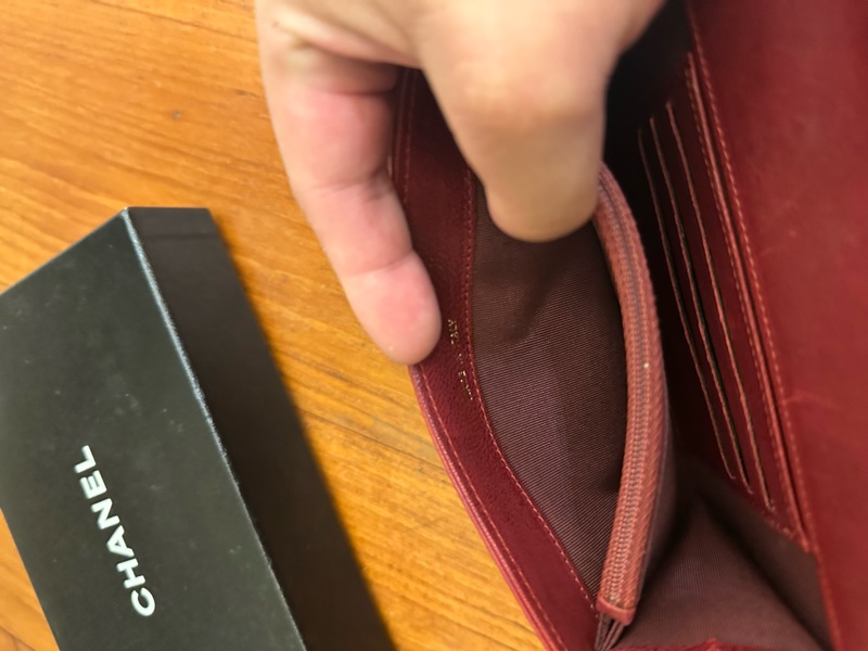 CHANEL 酒紅皮革金邊釦式中夾 超美💕-10