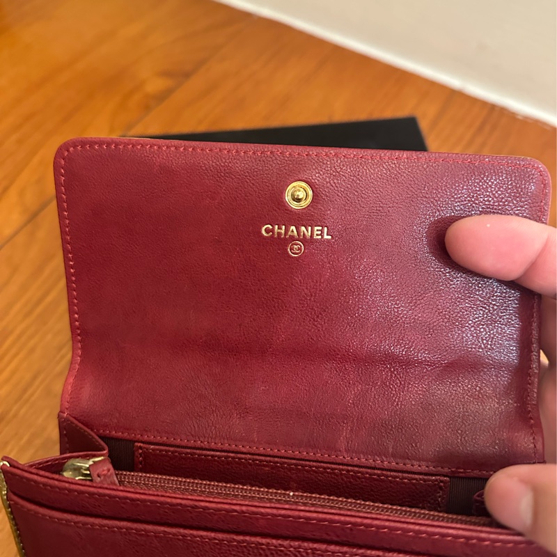 CHANEL 酒紅皮革金邊釦式中夾 超美💕-14