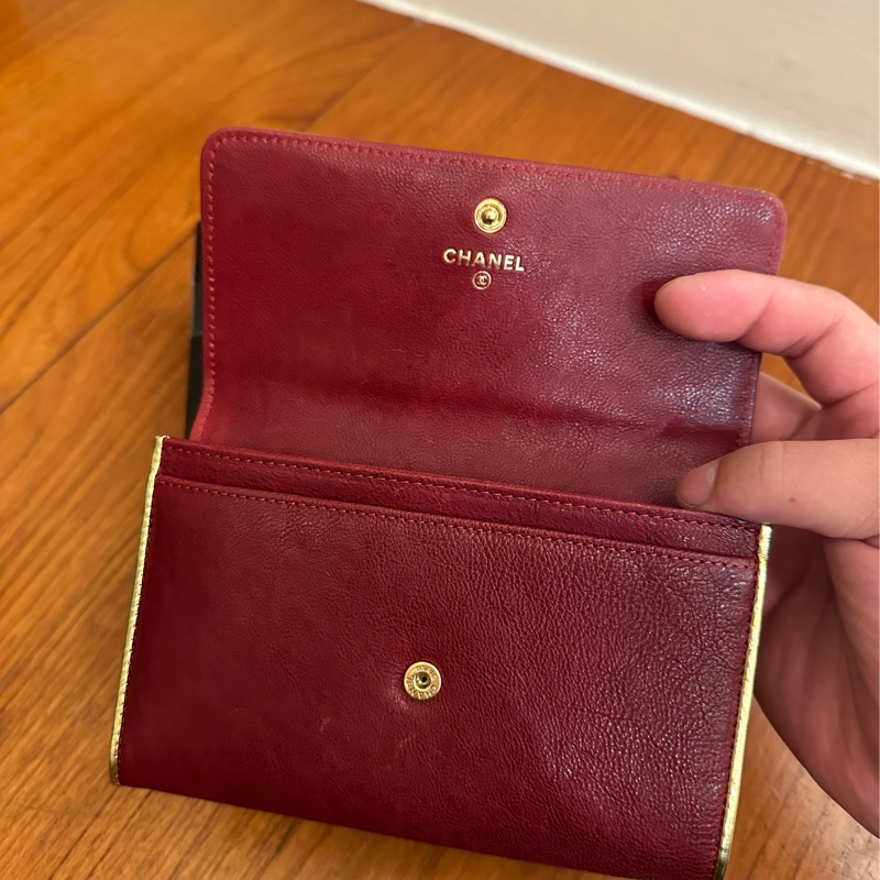 CHANEL 酒紅皮革金邊釦式中夾 超美💕-16