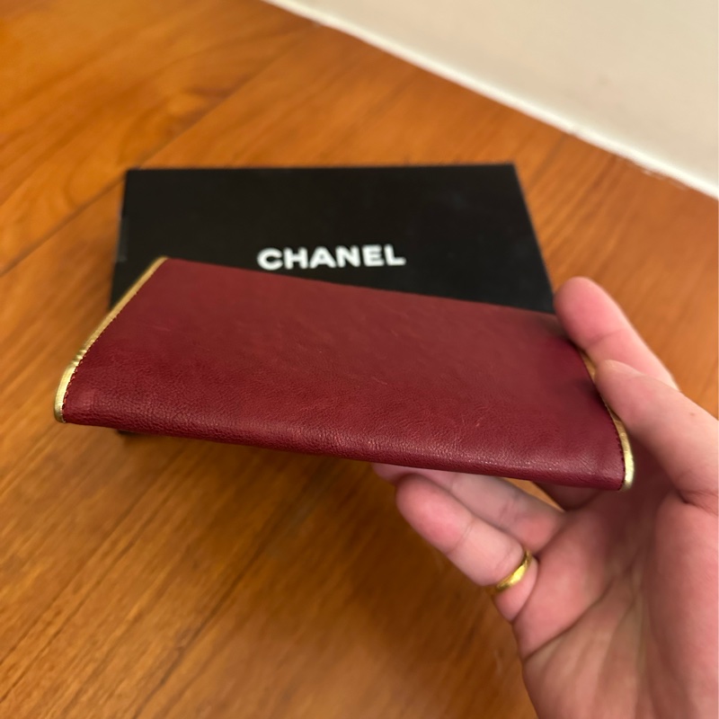 CHANEL 酒紅皮革金邊釦式中夾 超美💕-17