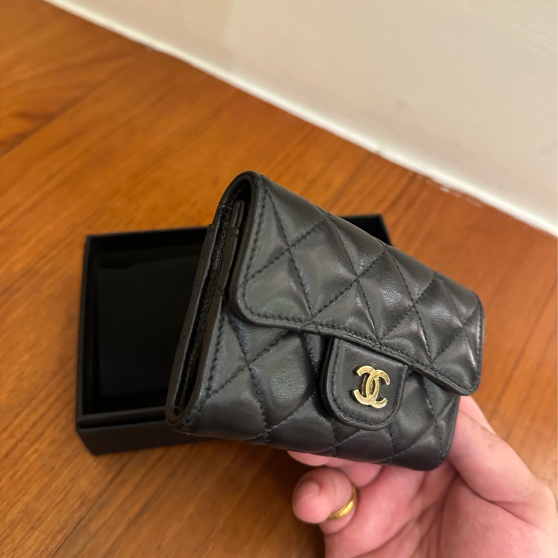 CHANEl 黑羊皮菱格金雙C釦式卡片零錢包-2