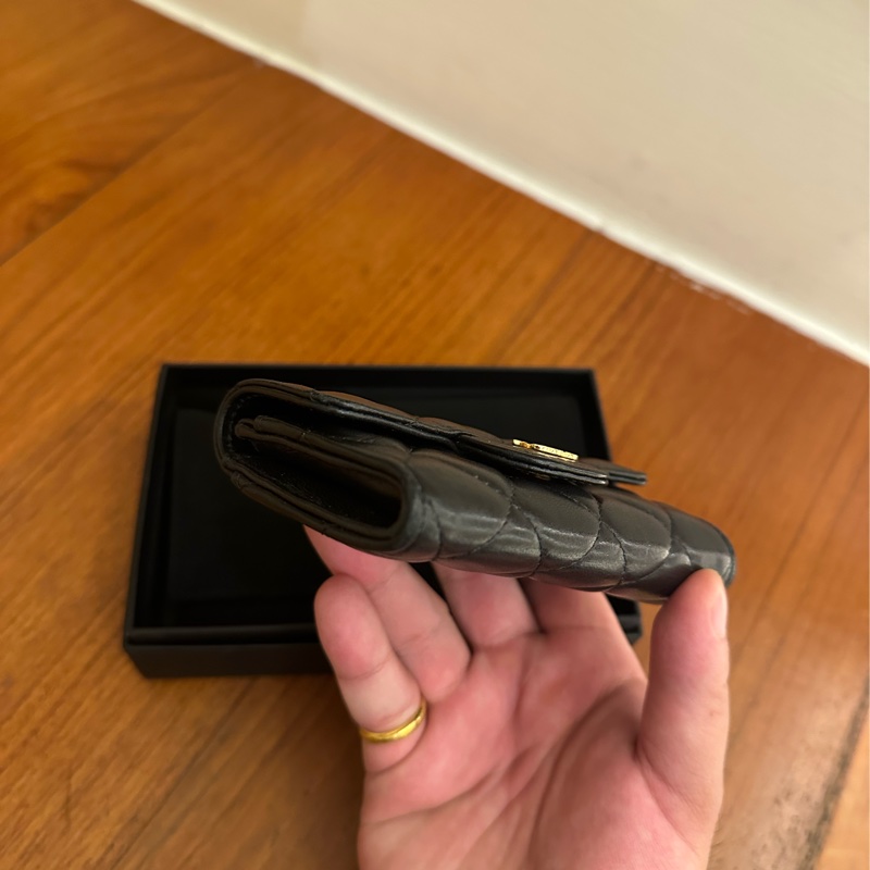 CHANEl 黑羊皮菱格金雙C釦式卡片零錢包-6