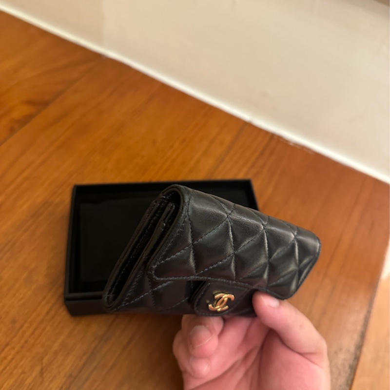 CHANEl 黑羊皮菱格金雙C釦式卡片零錢包-14