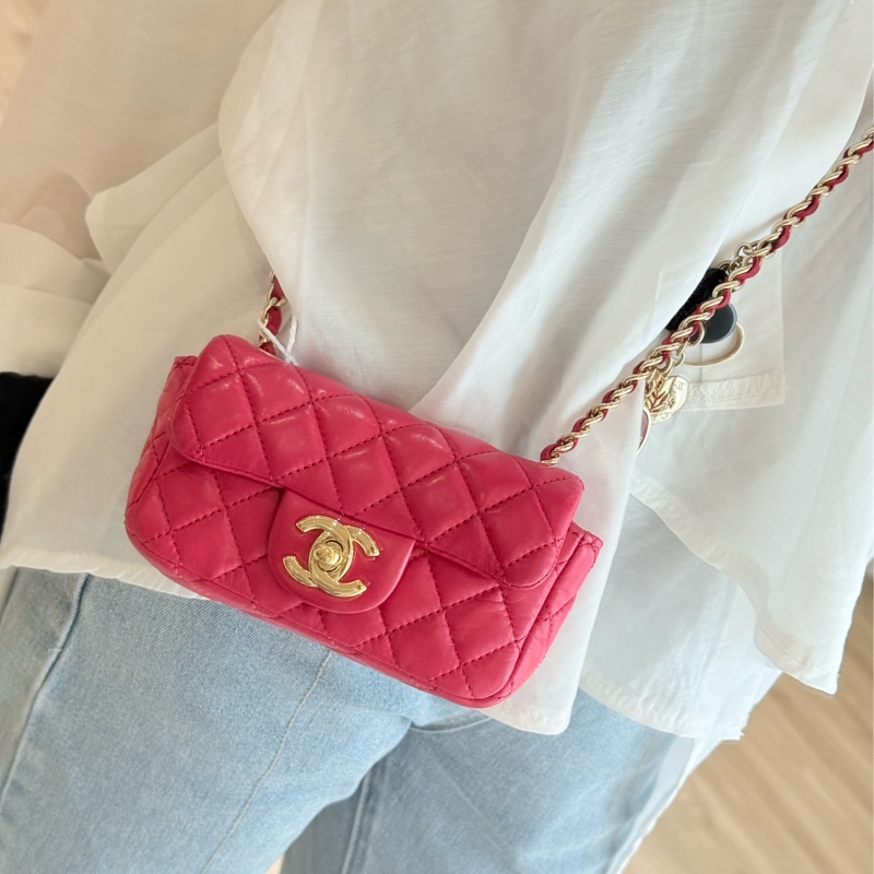 CHANEL 粉色愛心徽章鏈條小包（情人節特別款）-9
