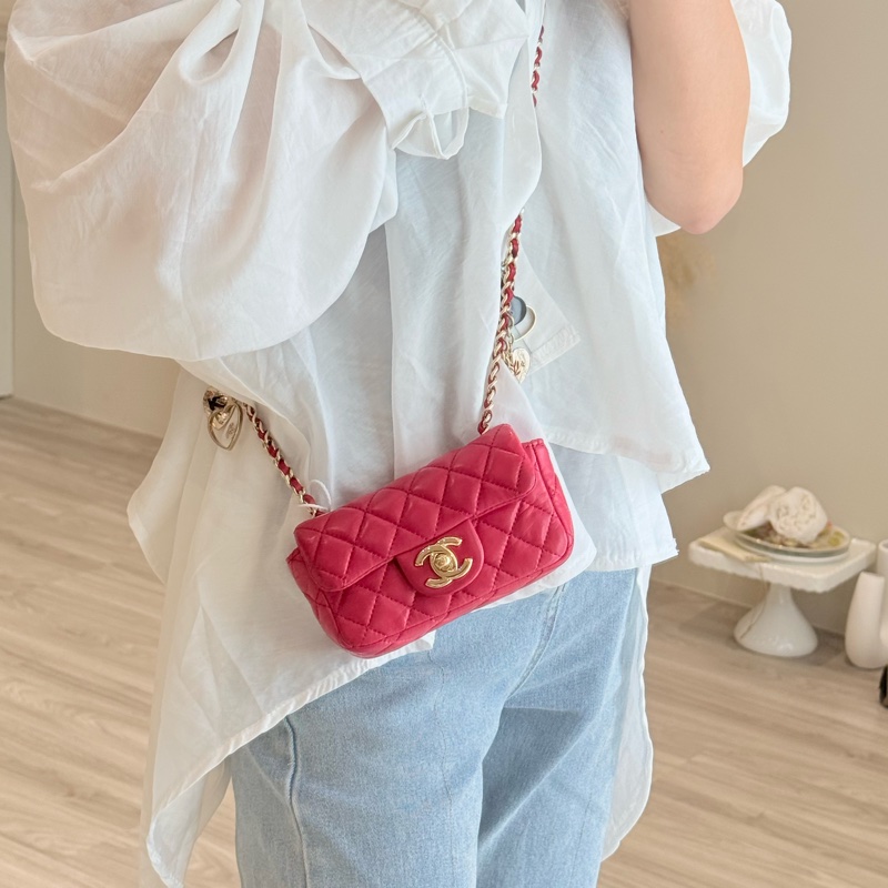 CHANEL 粉色愛心徽章鏈條小包（情人節特別款）-10
