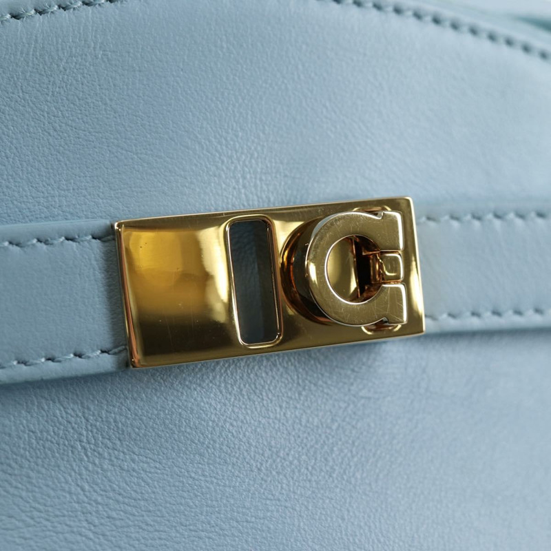 【日本直送】Salvatore Ferragamo Gancini 單肩包 皮革 淺藍色 金色 正品 135930M-17
