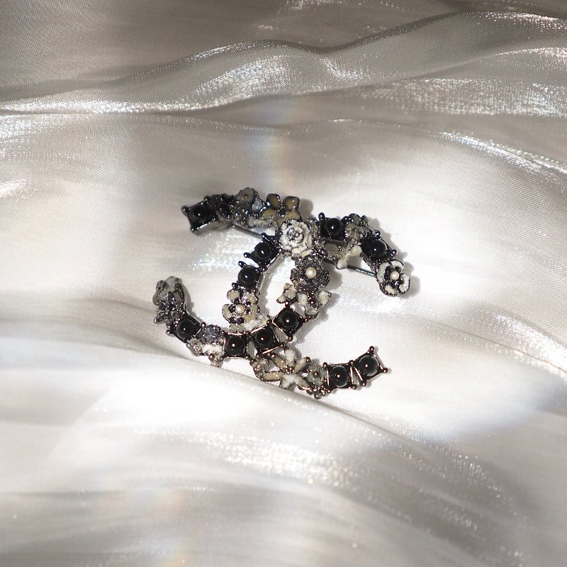 CHANEL 12A 黑珍珠花花心口針-1