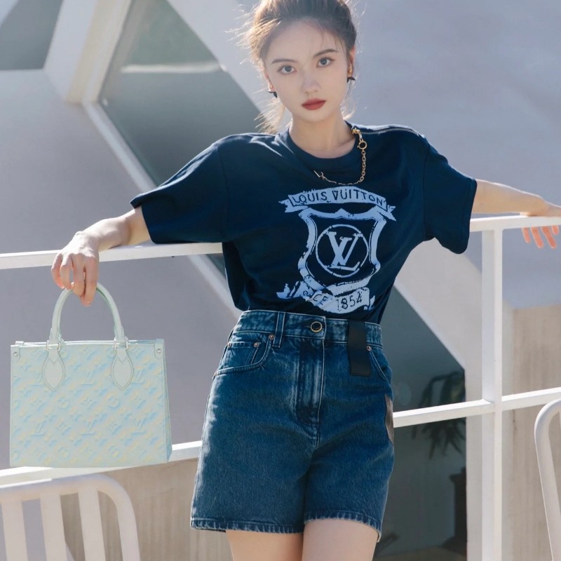 莉亞精品♡LV金鍊徽標圖案深藍圓領短袖 尺碼S 9新美品-3