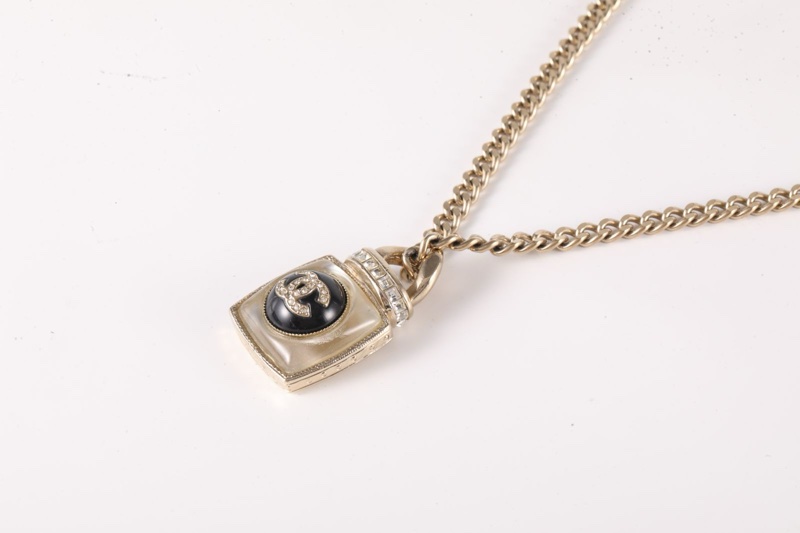 CHANEL(香奈兒)  合金 22C 手工坊系列 雙C鎖頭 項鏈-1