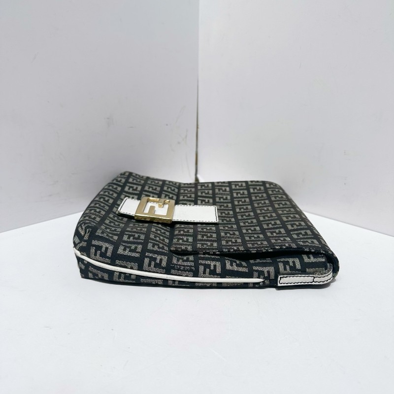 Fendi/芬迪 老花肩背包 單肩斜挎包 肩帶可調節 包身輕便舒適 休閒百搭-3