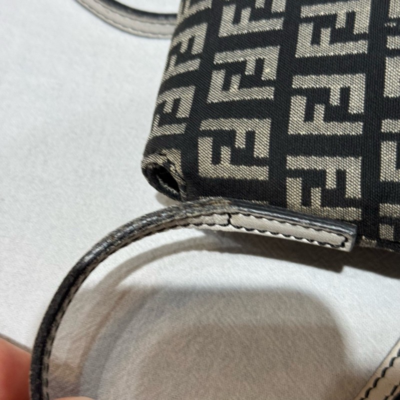 Fendi/芬迪 老花肩背包 單肩斜挎包 肩帶可調節 包身輕便舒適 休閒百搭-12