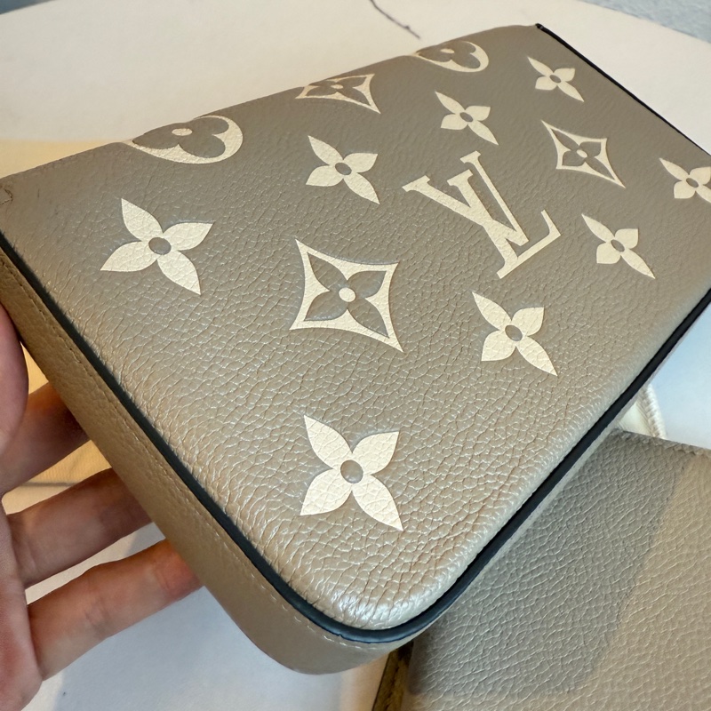 lv奶茶斑鳩灰三合一斜背包 超好用-6