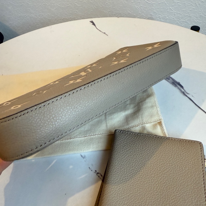 lv奶茶斑鳩灰三合一斜背包 超好用-7