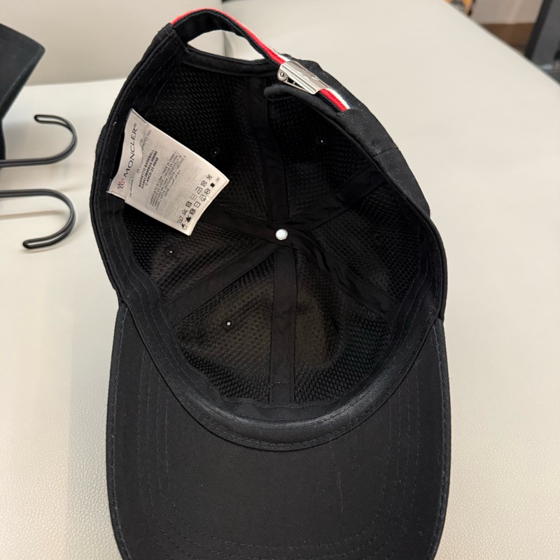 MONCLER經典LOGO老帽(有兩頂便宜賣)-2