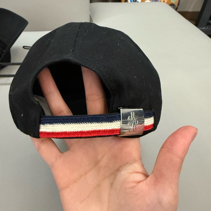 MONCLER經典LOGO老帽(有兩頂便宜賣)-7