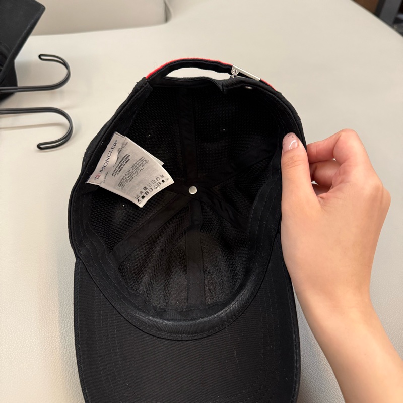 MONCLER經典LOGO老帽(有兩頂便宜賣)-8