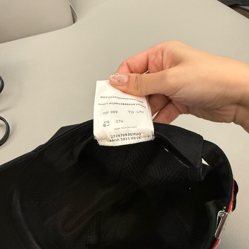 MONCLER經典LOGO老帽(有兩頂便宜賣)-10