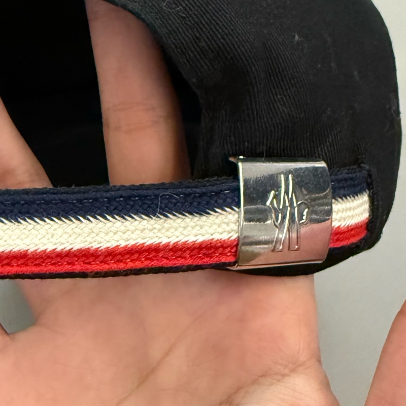 MONCLER經典LOGO老帽(有兩頂便宜賣)-11