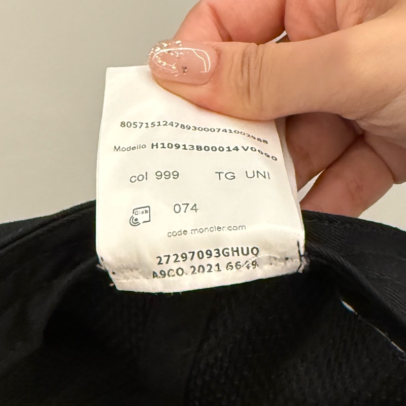 MONCLER經典LOGO老帽(有兩頂便宜賣)-17
