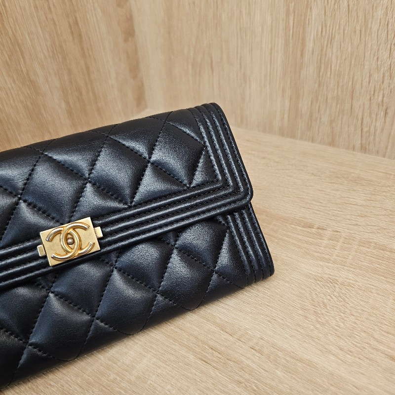 Chanel 黑霧金釦菱格下釦長夾-2