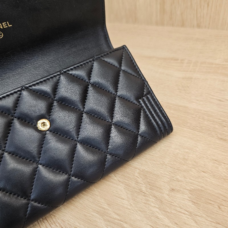 Chanel 黑霧金釦菱格下釦長夾-14