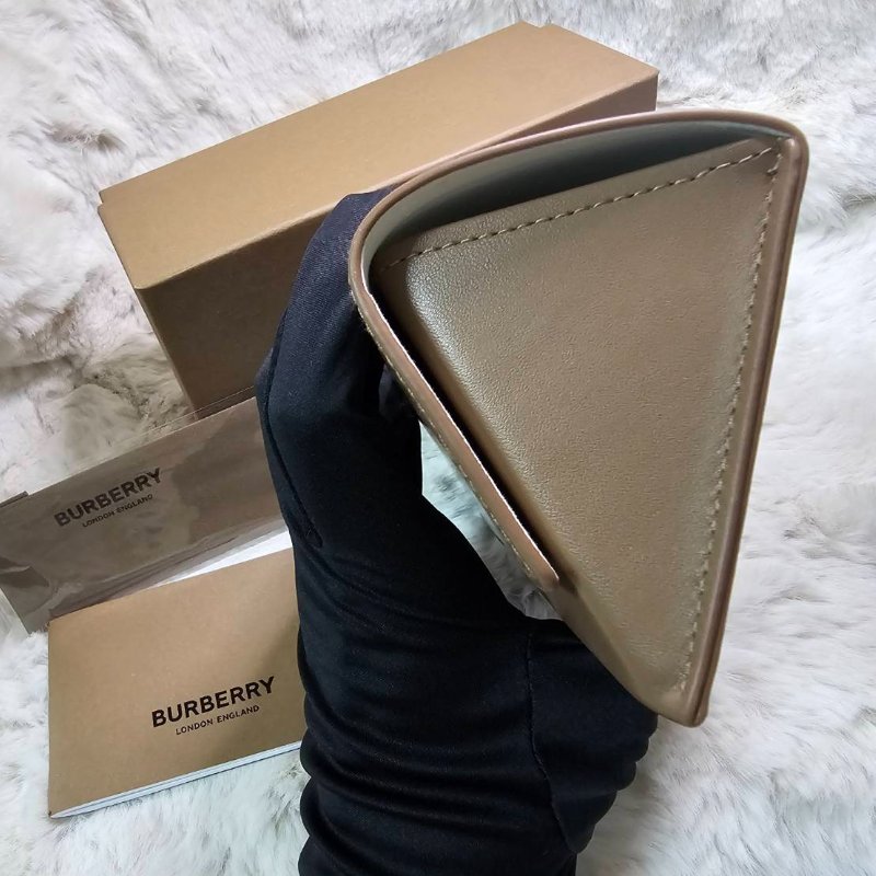 全新 鏡盒微瑕疵 特價 Burberry 無框大鏡面 男用 中性 可贈鼻墊1款 墨鏡 太陽眼鏡|極簡俐落大Logo款-5