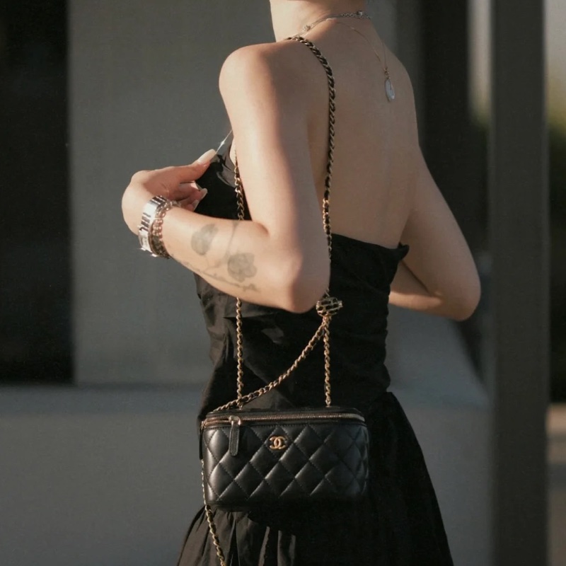 Chanel 足球羊皮化妝包 晶片款 有購證-0