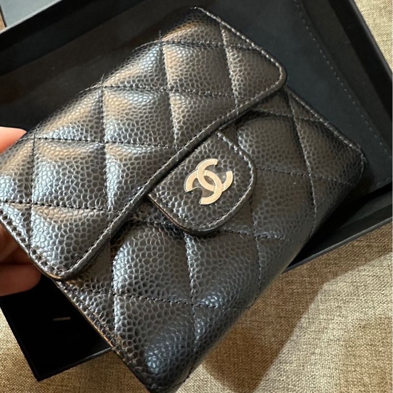 CHANEL 黑銀荔枝皮三折短夾-2