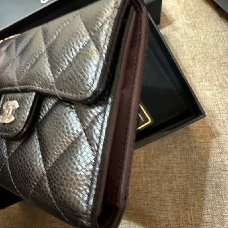 CHANEL 黑銀荔枝皮三折短夾-4