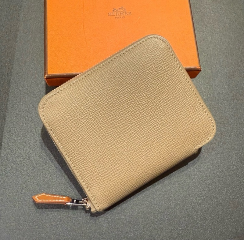 Hermes silk In Etoupe 大象灰 Epsom皮 短夾錢包-0